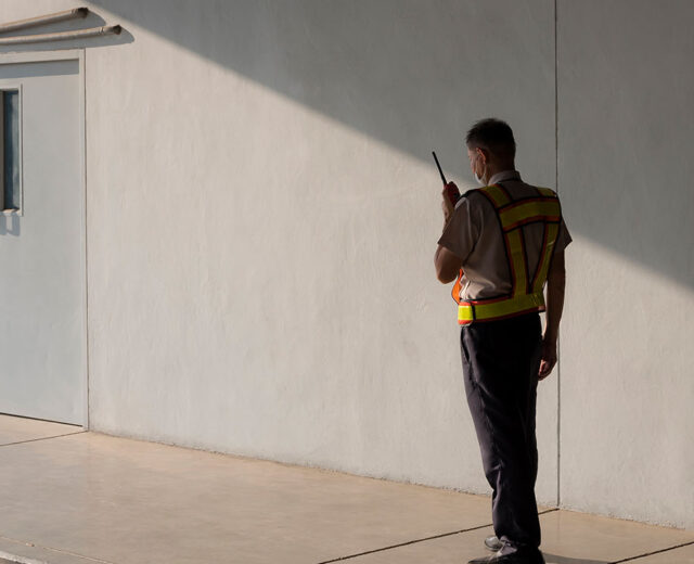 vigilancia física Vigilancia física en empresas: qué es y cuándo contratarla