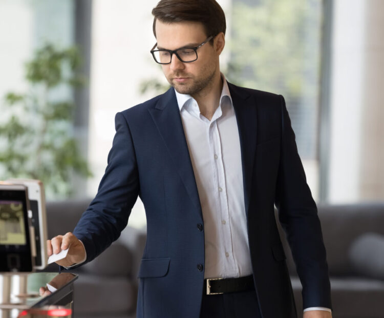 Control de accesos para empresas: qué servicio necesitas y cómo elegir proveedor